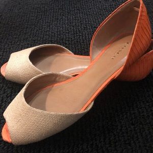 ***SOLD***Women’s Coach Sandals in GUC